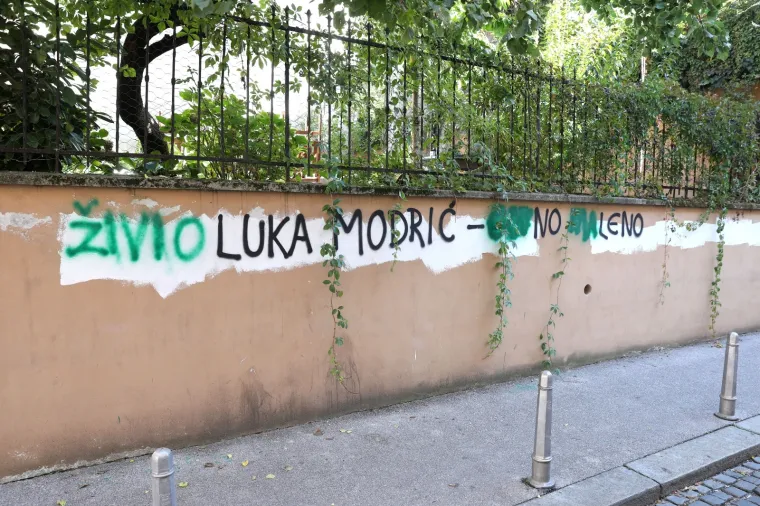 LUKA MODRIĆ META GRAFITERA: Jedni ga uvredljivo prozvali, drugi napravili protuudar