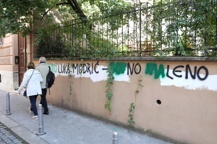 LUKA MODRIĆ META GRAFITERA: Jedni ga uvredljivo prozvali, drugi napravili protuudar