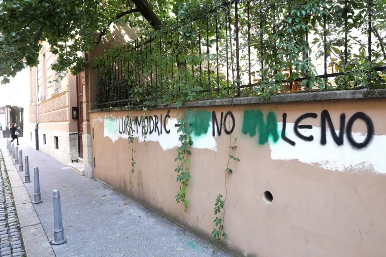 LUKA MODRIĆ META GRAFITERA: Jedni ga uvredljivo prozvali, drugi napravili protuudar