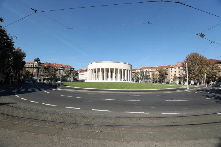 Dovršeno uređenje Trga žrtava fašizma, pogledajte kako Meštrovićev paviljon izgleda bez magnolije