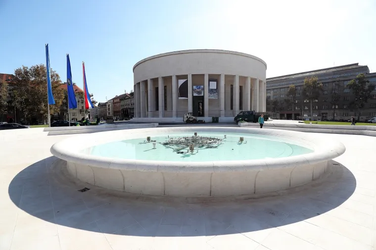 Dovr&scaron;eno uređenje Trga žrtava fa&scaron;izma, pogledajte kako Me&scaron;trovićev paviljon izgleda bez magnolije