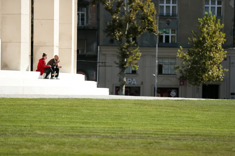 Dovr&scaron;eno uređenje Trga žrtava fa&scaron;izma, pogledajte kako Me&scaron;trovićev paviljon izgleda bez magnolije