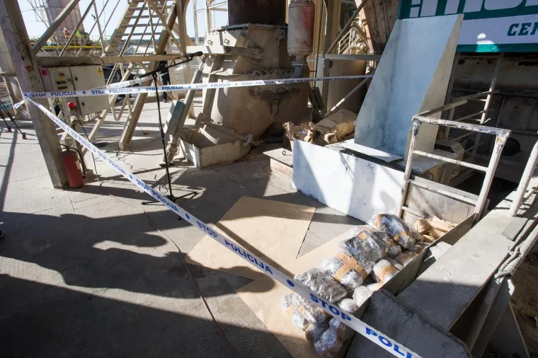 POLICIJA SPALILA ČETIRI TONE DROGE: Postupak obavljen pod budnim okom specijalaca naoružanih dugim cijevima