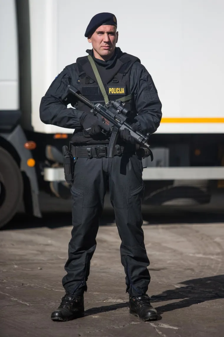 POLICIJA SPALILA ČETIRI TONE DROGE: Postupak obavljen pod budnim okom specijalaca naoružanih dugim cijevima