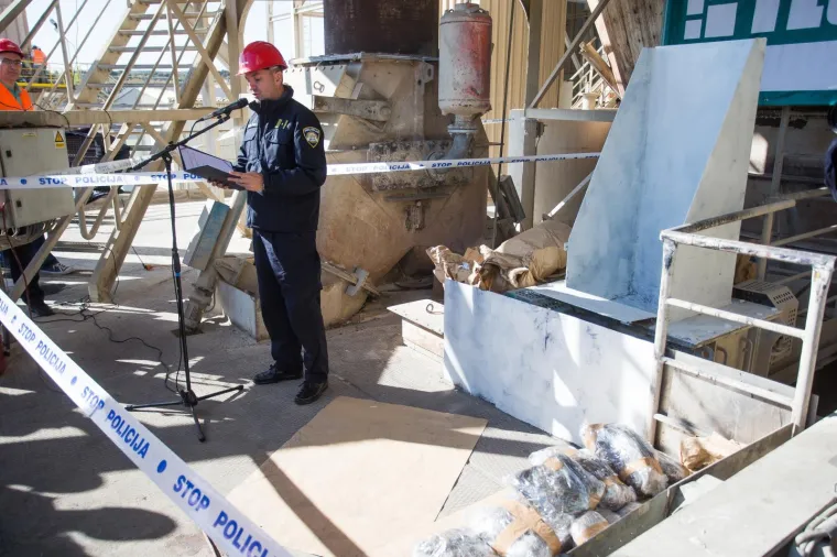 POLICIJA SPALILA ČETIRI TONE DROGE: Postupak obavljen pod budnim okom specijalaca naoružanih dugim cijevima