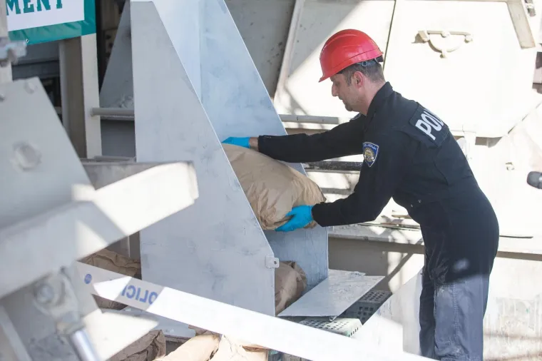 POLICIJA SPALILA ČETIRI TONE DROGE: Postupak obavljen pod budnim okom specijalaca naoružanih dugim cijevima