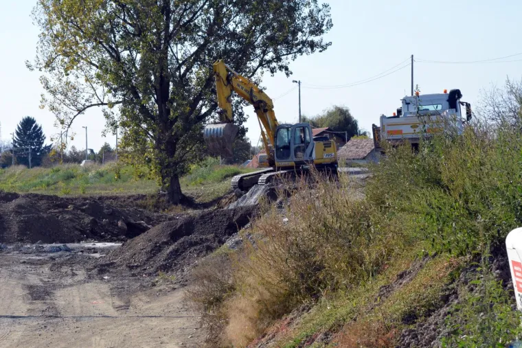 Slavonski Brod: Na iskopu zemlje na savskom nasipu prona&scaron;li kosti vi&scaron;e osoba