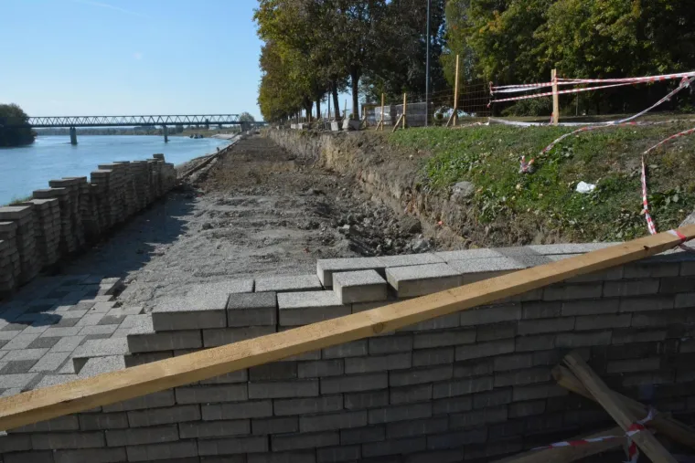 Slavonski Brod: Na iskopu zemlje na savskom nasipu prona&scaron;li kosti vi&scaron;e osoba