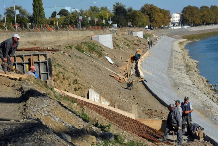 Slavonski Brod: Na iskopu zemlje na savskom nasipu prona&scaron;li kosti vi&scaron;e osoba