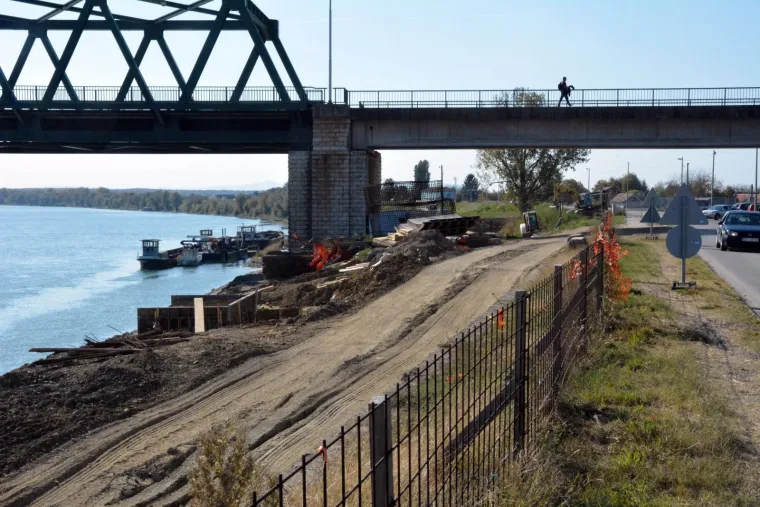 Slavonski Brod: Na iskopu zemlje na savskom nasipu prona&scaron;li kosti vi&scaron;e osoba