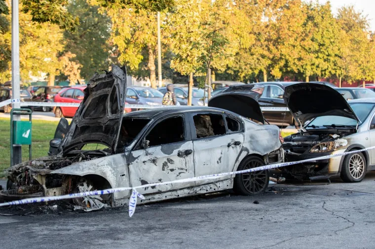 Buktinja u Zagrebu: Izgorio BMW zagrebačkog poduzetnika, vatra zahvatila i Opel Corsu