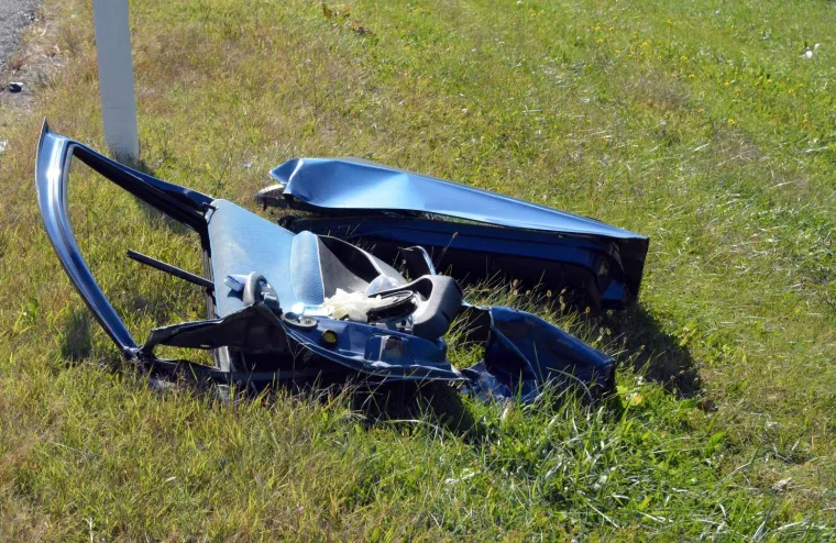 Dvije osobe poginule su u sudaru dva osobna automobila koji se dogodio u petak oko 10 sati, između naplatnih kućica Okučani i A3, na 151. kilometru.