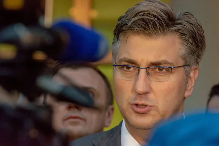 Premijer na sastanku Županijskog odbora HDZ-a Ličko-senjske županije