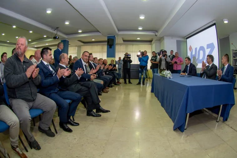 Premijer na sastanku Županijskog odbora HDZ-a Ličko-senjske županije