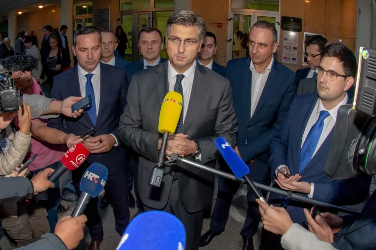 Premijer na sastanku Županijskog odbora HDZ-a Ličko-senjske županije