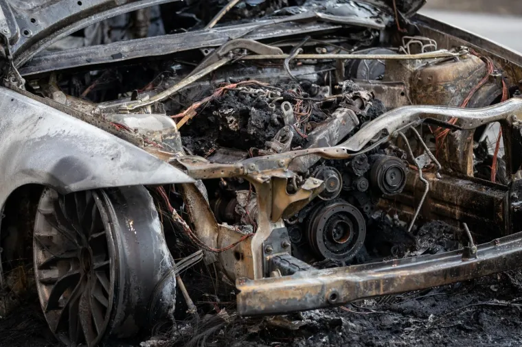 NOĆAS JE GORJELO NA ZAPADU ZAGREBA: U naselju Prečko izgorjela dva automobila