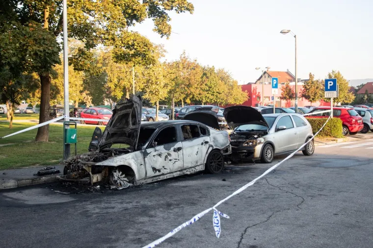 NOĆAS JE GORJELO NA ZAPADU ZAGREBA: U naselju Prečko izgorjela dva automobila