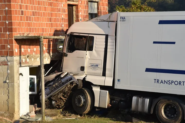 &Scaron;leperom im se zabio u kuću: 'Na&scaron; auto nam je spasio život'