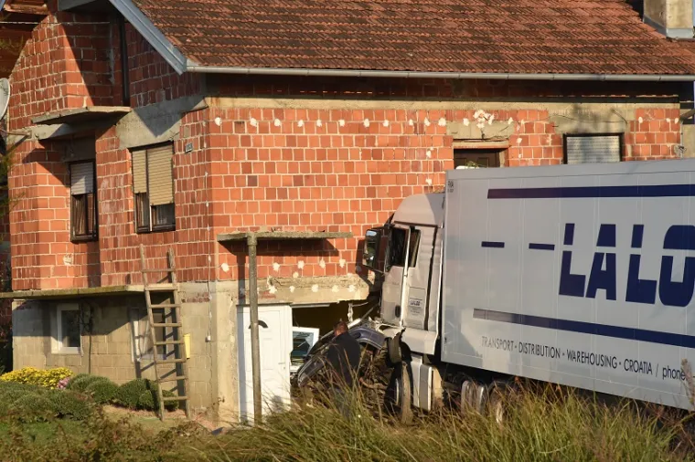 &Scaron;leperom im se zabio u kuću: 'Na&scaron; auto nam je spasio život'