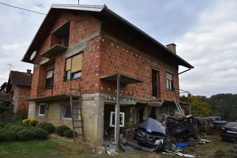 &Scaron;leperom im se zabio u kuću: 'Na&scaron; auto nam je spasio život'