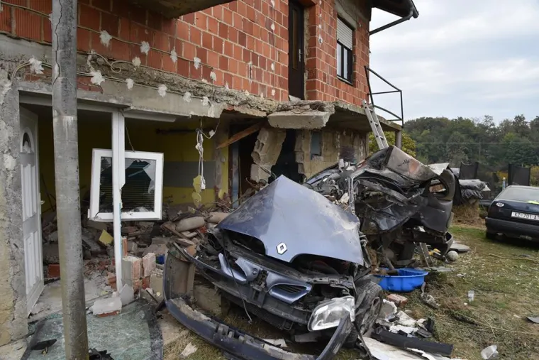 &Scaron;leperom im se zabio u kuću: 'Na&scaron; auto nam je spasio život'