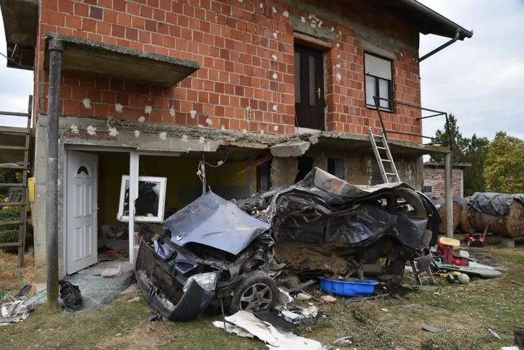 &Scaron;leperom im se zabio u kuću: 'Na&scaron; auto nam je spasio život'