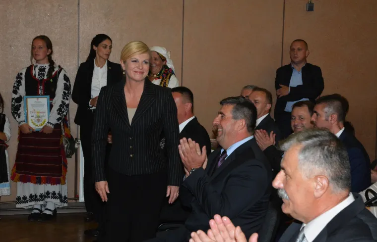 Predsjednica Grabar-Kitarović obi&scaron;la Okučane