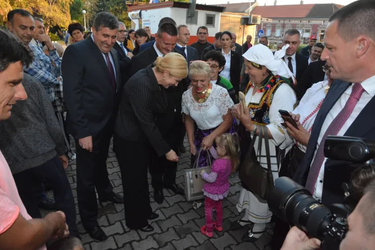 Predsjednica Grabar-Kitarović obi&scaron;la Okučane
