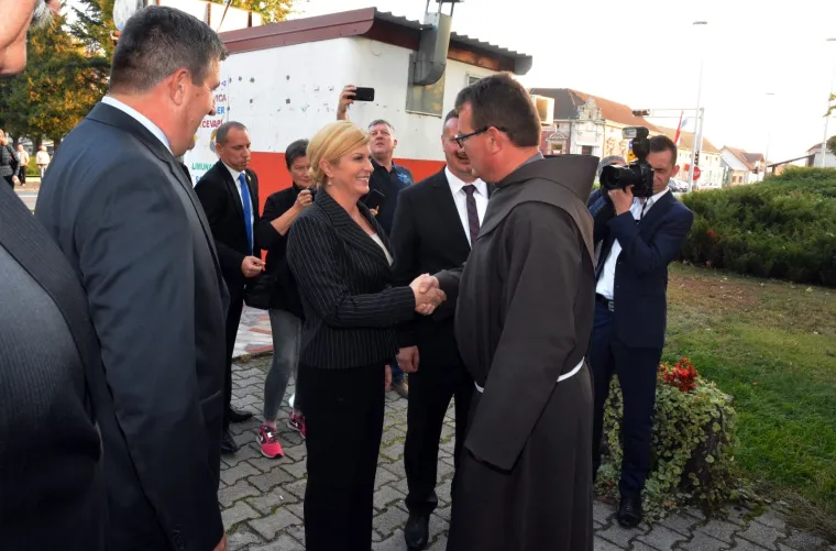 Predsjednica Grabar-Kitarović obi&scaron;la Okučane