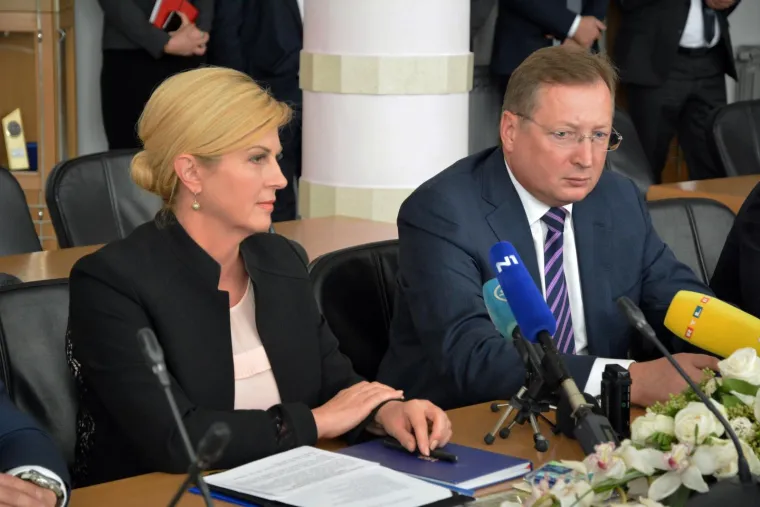 Predsjednica i direktor Zarubeznefta na konferenciji nakon eksplozije u Bosanskom Brodu