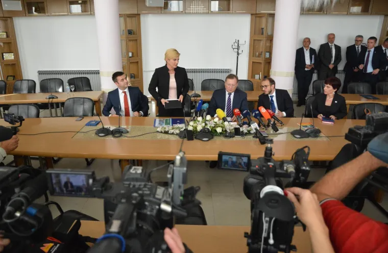 Predsjednica i direktor Zarubeznefta na konferenciji nakon eksplozije u Bosanskom Brodu