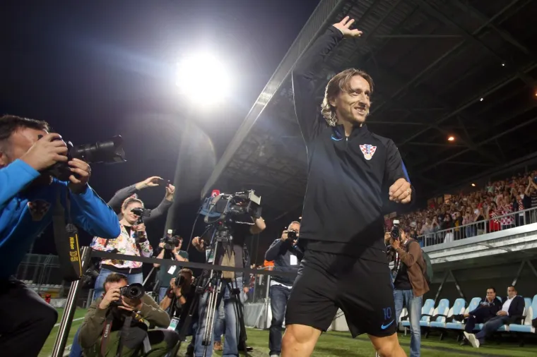 VELIČANSTVENA UVERTIRA ZA ENGLEZE U LIGI NACIJA: Vatreni trenirali na prepunoj Rujevici