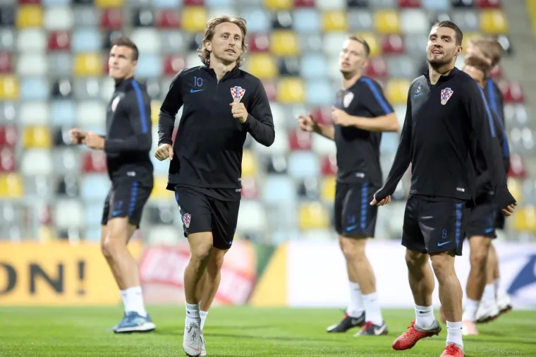 VELIČANSTVENA UVERTIRA ZA ENGLEZE U LIGI NACIJA: Vatreni trenirali na prepunoj Rujevici