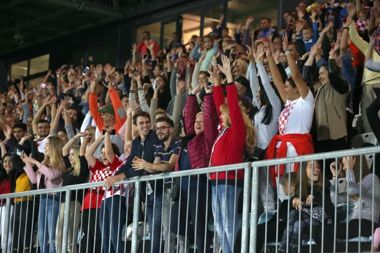 VELIČANSTVENA UVERTIRA ZA ENGLEZE U LIGI NACIJA: Vatreni trenirali na prepunoj Rujevici