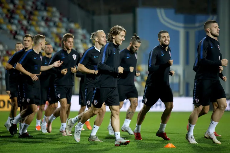 VELIČANSTVENA UVERTIRA ZA ENGLEZE U LIGI NACIJA: Vatreni trenirali na prepunoj Rujevici