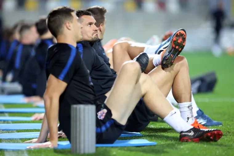 VELIČANSTVENA UVERTIRA ZA ENGLEZE U LIGI NACIJA: Vatreni trenirali na prepunoj Rujevici