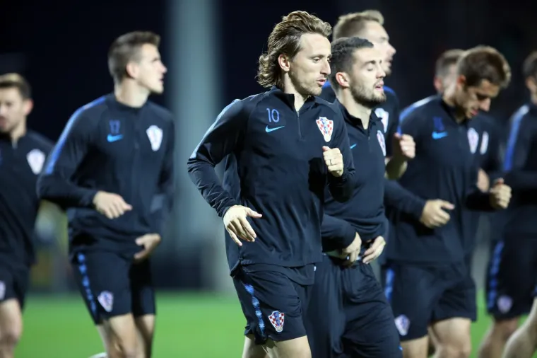 VELIČANSTVENA UVERTIRA ZA ENGLEZE U LIGI NACIJA: Vatreni trenirali na prepunoj Rujevici