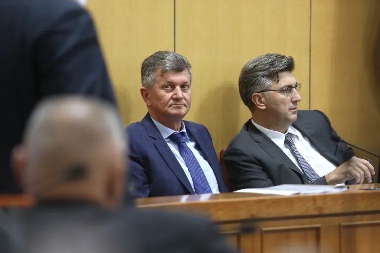 Sabor raspravlja o opozivu ministra Kujundžića