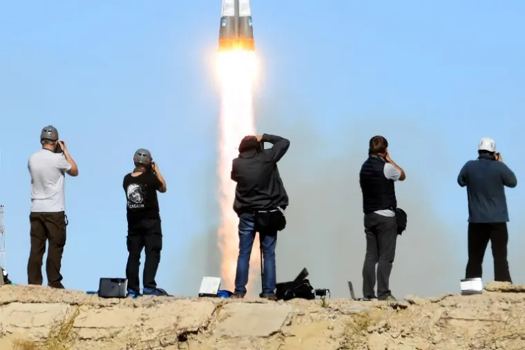 Ruska svemirska raketa Sojuz zakazala je u petak nakon polijetanja i dvojica astronauta trebala bi se s kaspulom s padobranom spustiti negdje na području Kazahstana, prenose ruski mediji.