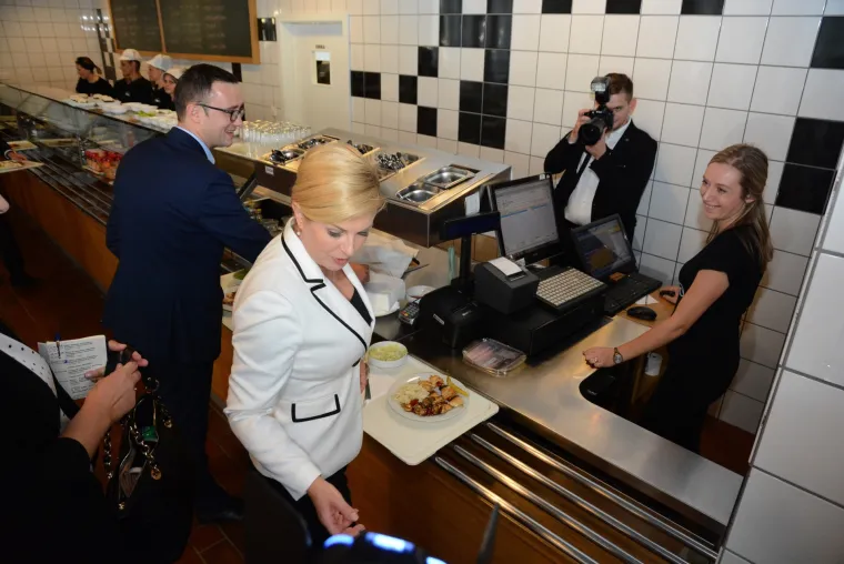 (Ne)očekivan potez predsjednice u Virovitici: Nakon susreta sa studentima ručala u menzi