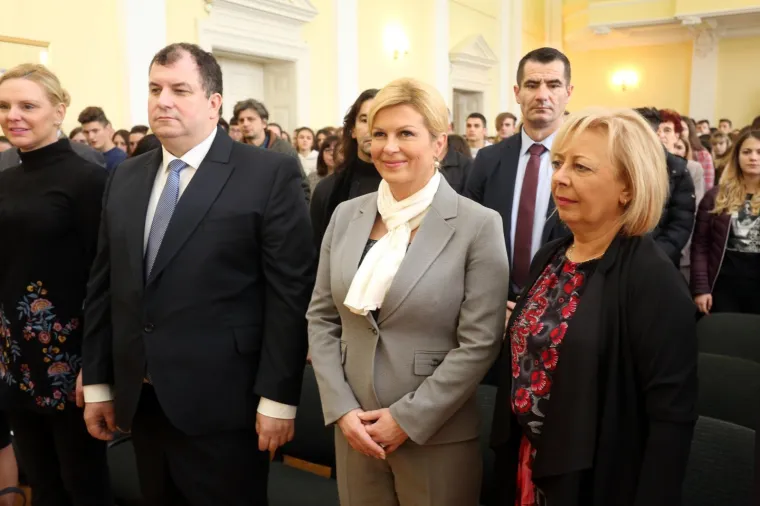 Predsjednica prije i poslije: Pogledajte kako se izgled prve žene države mijenjao kroz godinu