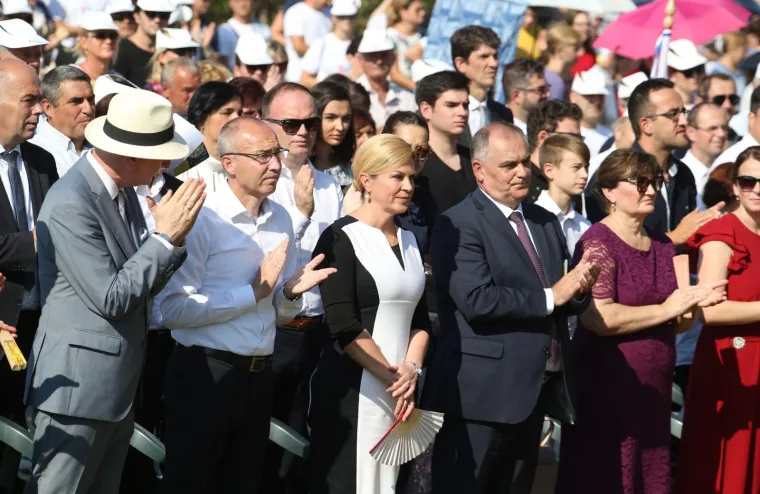 Predsjednica prije i poslije: Pogledajte kako se izgled prve žene države mijenjao kroz godinu
