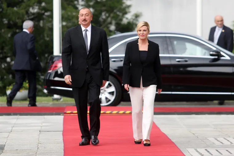 Predsjednica prije i poslije: Pogledajte kako se izgled prve žene države mijenjao kroz godinu