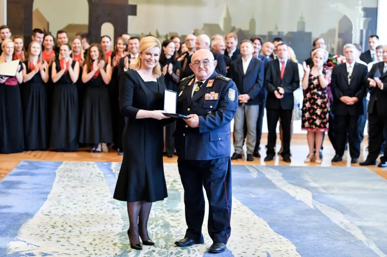 Predsjednica prije i poslije: Pogledajte kako se izgled prve žene države mijenjao kroz godinu