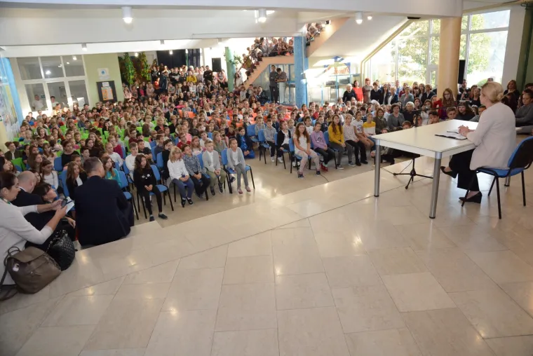 Predsjednica posjetila virovitičku Osnovnu &scaron;kolu Vladimira Nazora