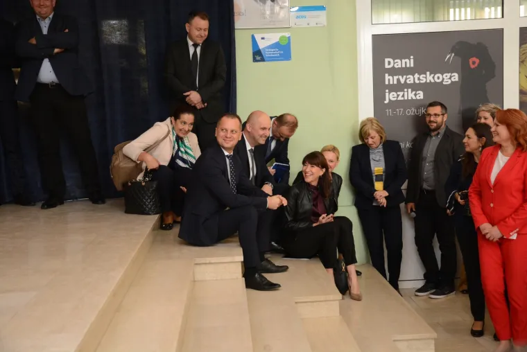 Predsjednica posjetila virovitičku Osnovnu &scaron;kolu Vladimira Nazora