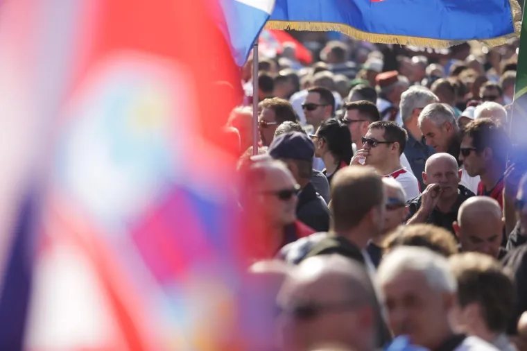 PROSVJED PROTIV VLASTI: U Vukovaru održan prosvjed zbog neprocesuiranja ratnih zločina