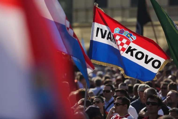 PROSVJED PROTIV VLASTI: U Vukovaru održan prosvjed zbog neprocesuiranja ratnih zločina