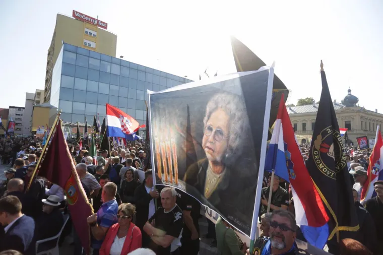 PROSVJED PROTIV VLASTI: U Vukovaru održan prosvjed zbog neprocesuiranja ratnih zločina
