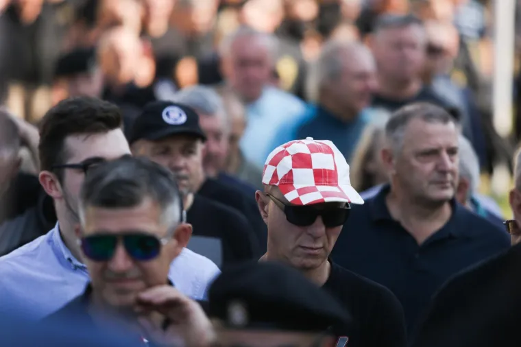 PROSVJED PROTIV VLASTI: U Vukovaru održan prosvjed zbog neprocesuiranja ratnih zločina